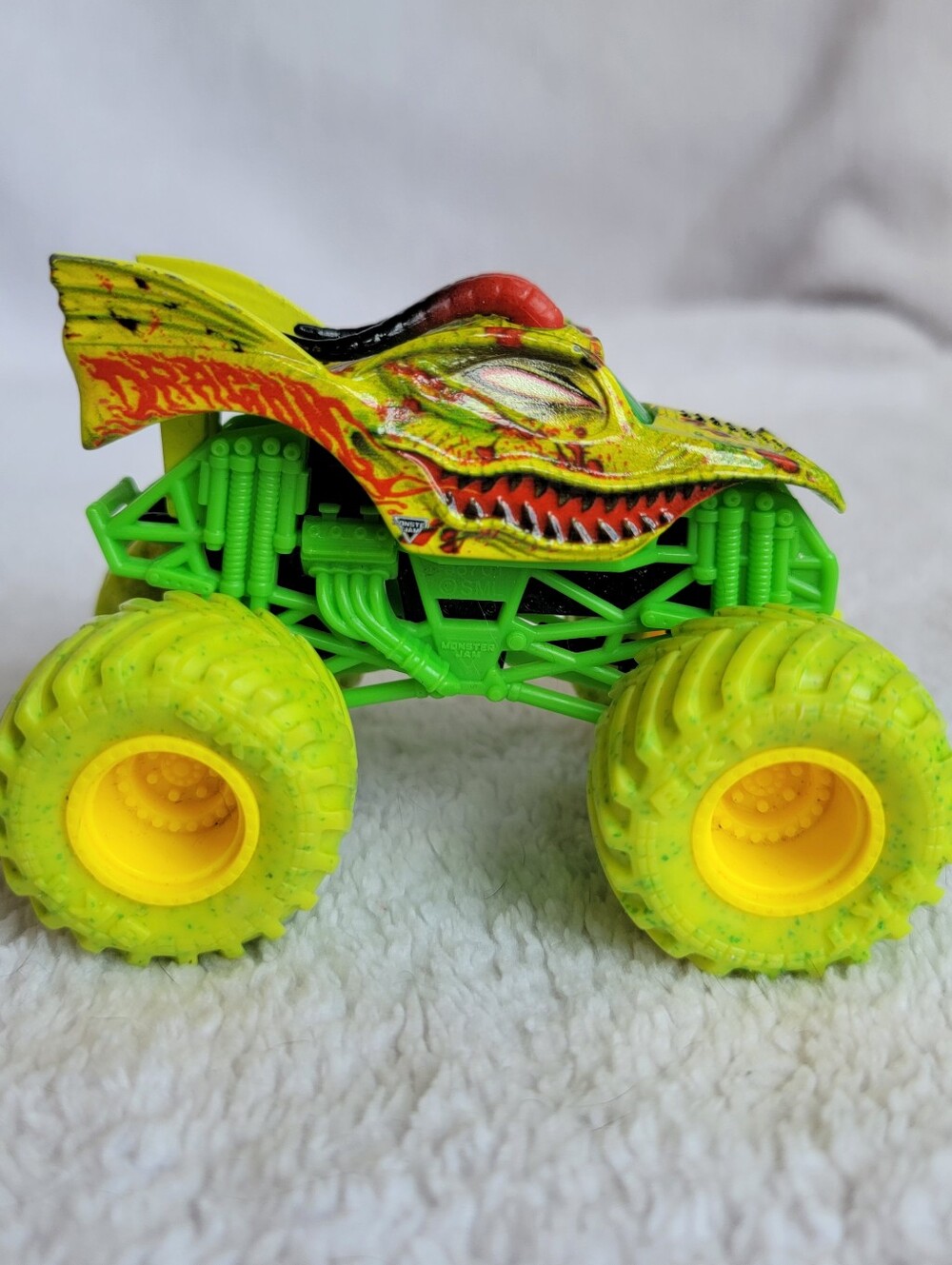 Monster Jam Dragon Monster Truck 1:64 Scale Die-Cast Toy Neon Green Yellow 2020